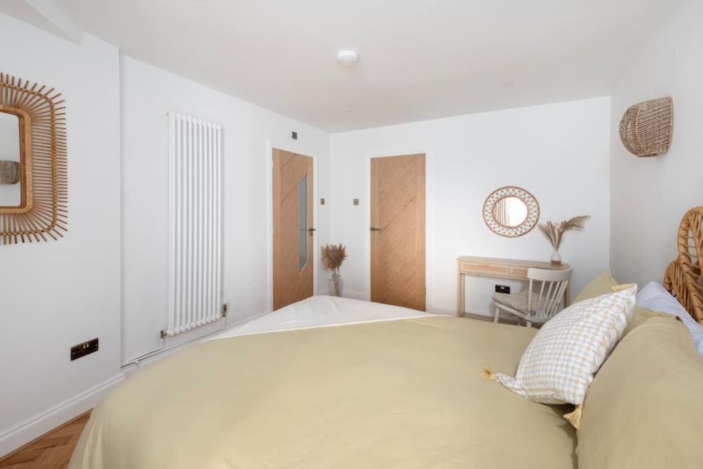 Spacious - 5 Minutes Walk To Abbey Apartment Bath