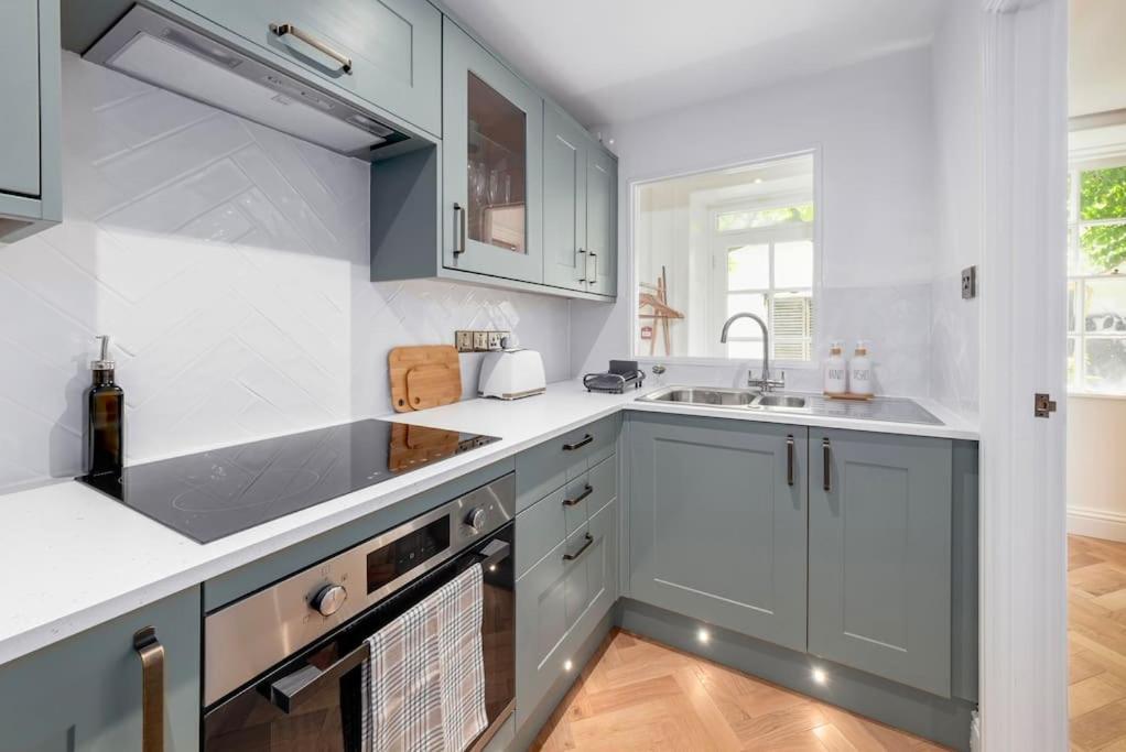 Spacious - 5 Minutes Walk To Abbey Apartment *