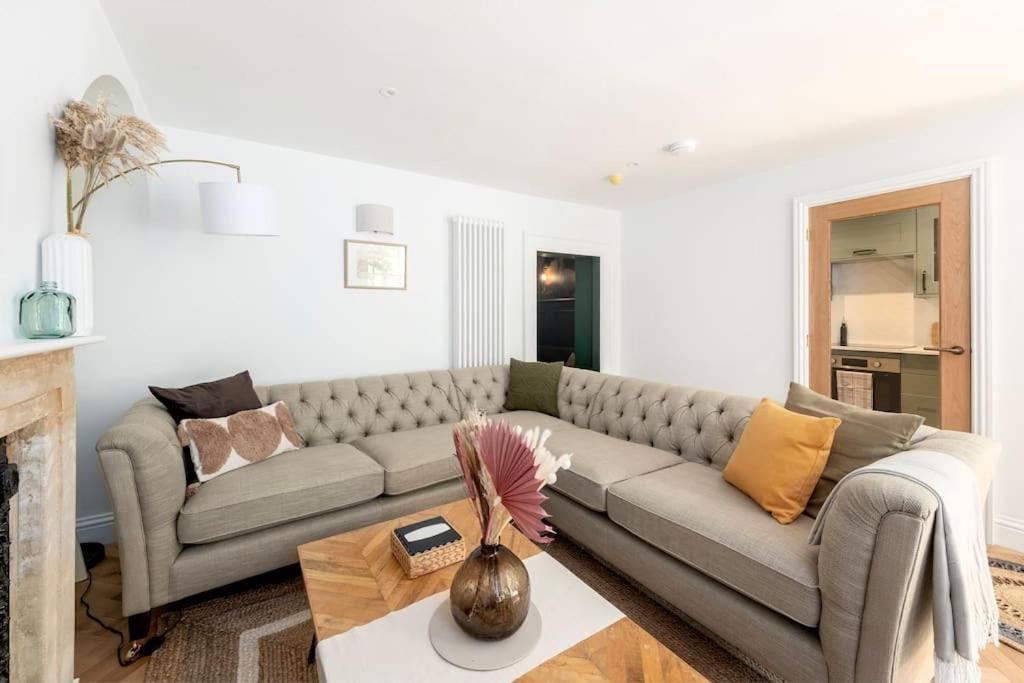 Spacious - 5 Minutes Walk To Abbey *