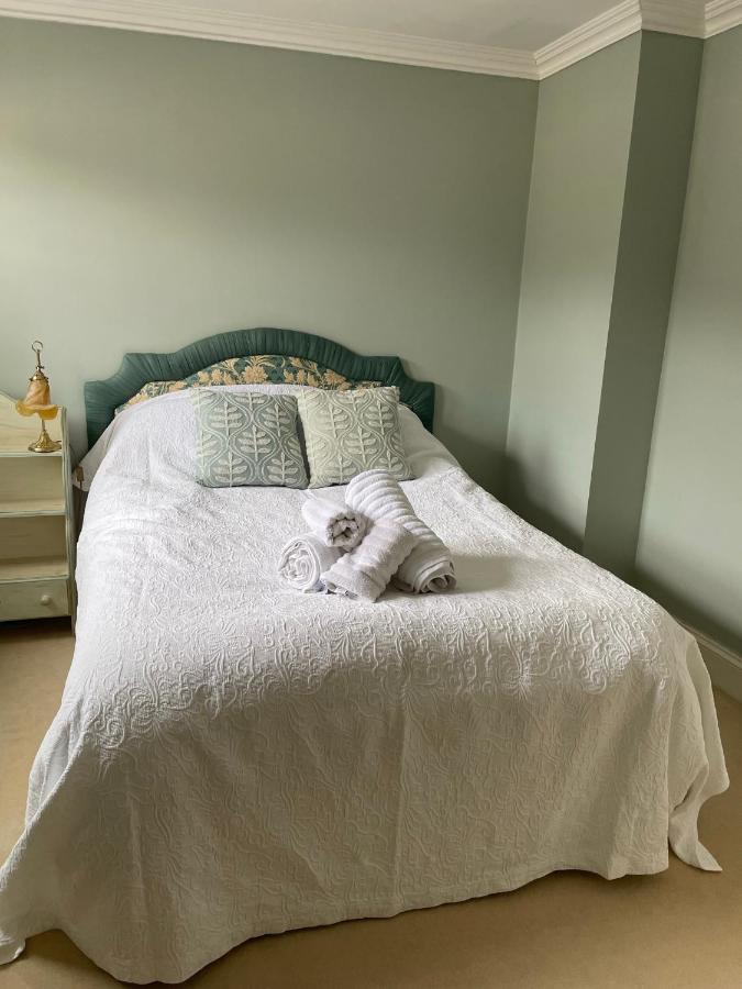 Circus Mews Townhouse:2 Beds:2 En-suite Baths:parking:city Centre:quiet Area