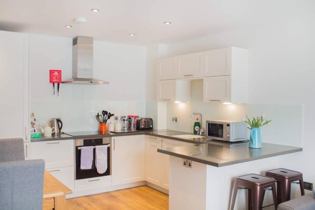 Modern & - Two Bedroom & Two Bathroom Apartment