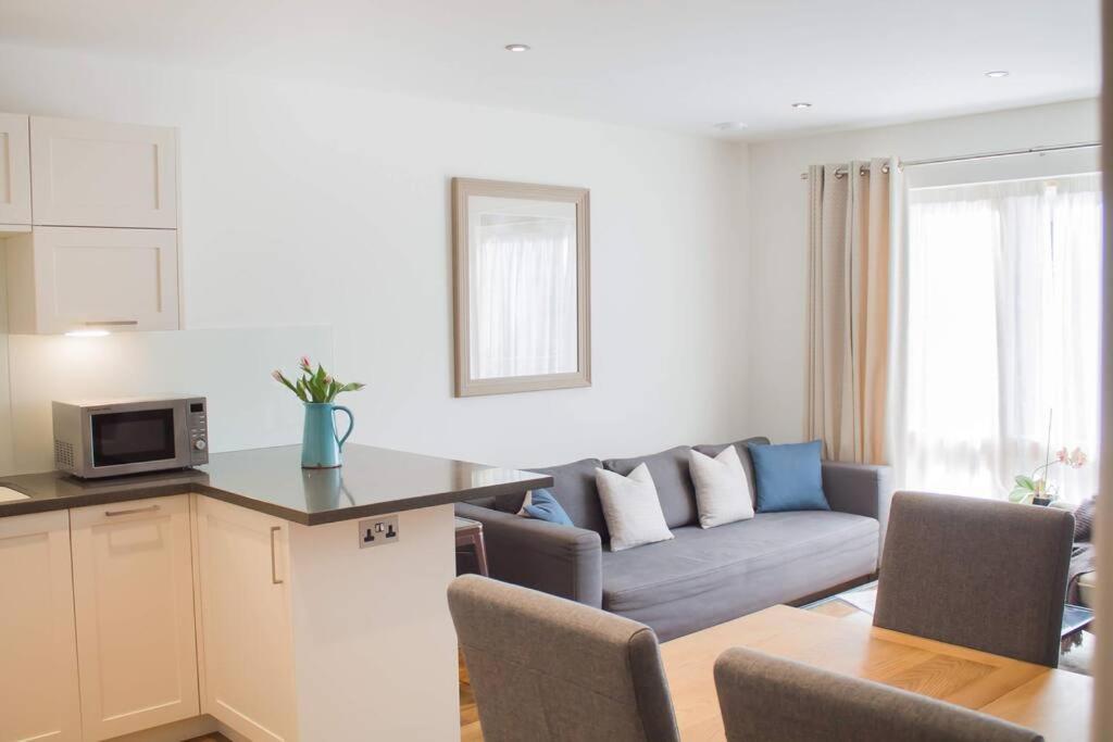 Apartment Modern & - Two Bedroom & Two Bathroom *