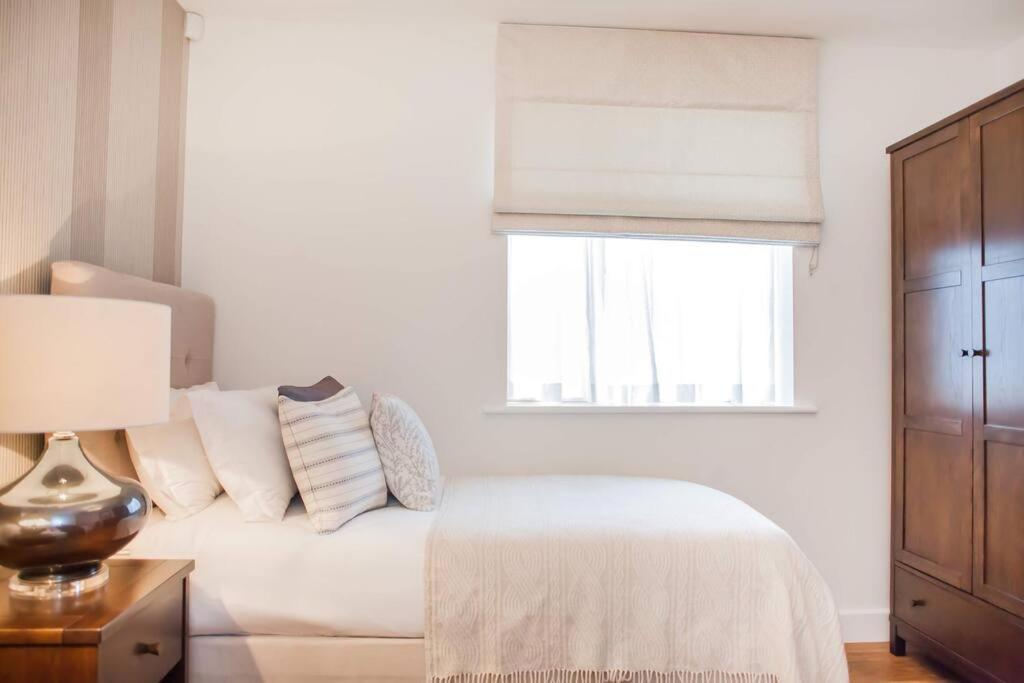 Modern & - Two Bedroom & Two Bathroom