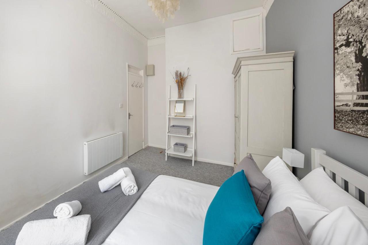 Super City Centre - Two Bedrooms, Perfect Location Apartment *