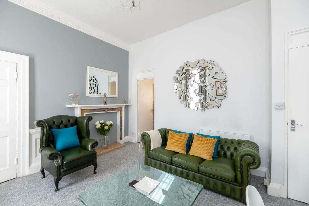Super City Centre - Two Bedrooms, Perfect Location *