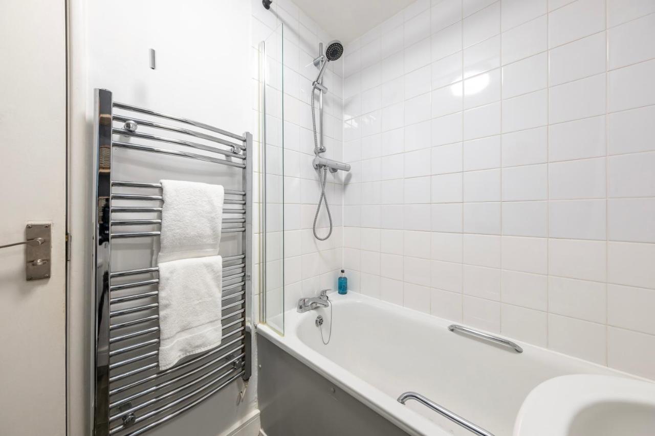 Super City Centre - Two Bedrooms, Perfect Location *
