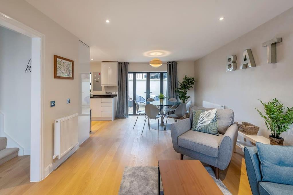 Fantastic 3-bed House With Parking Holiday home Bath