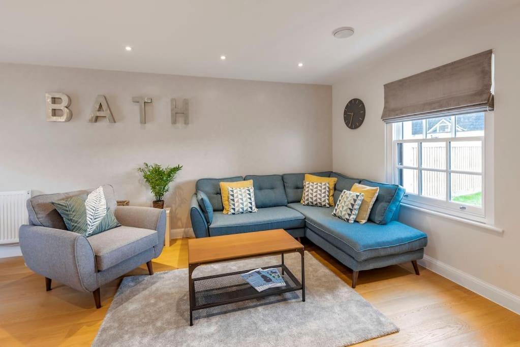 Fantastic 3-bed House With Parking Holiday home *
