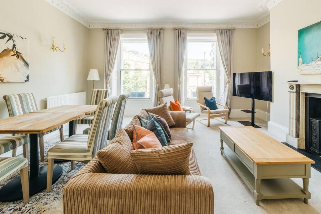 Luxury, Central, Sun-filled 3 Bed Haven In