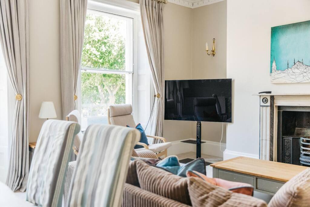 Luxury, Central, Sun-filled 3 Bed Haven In * Bath