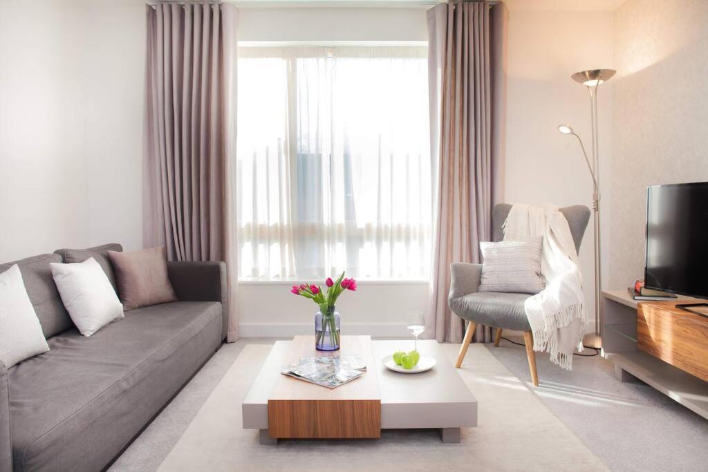 Stylish And Two Bedroom & Two Bathroom With Free Parking * Bath