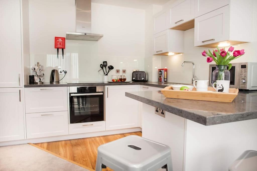 Stylish And Two Bedroom & Two Bathroom With Free Parking *