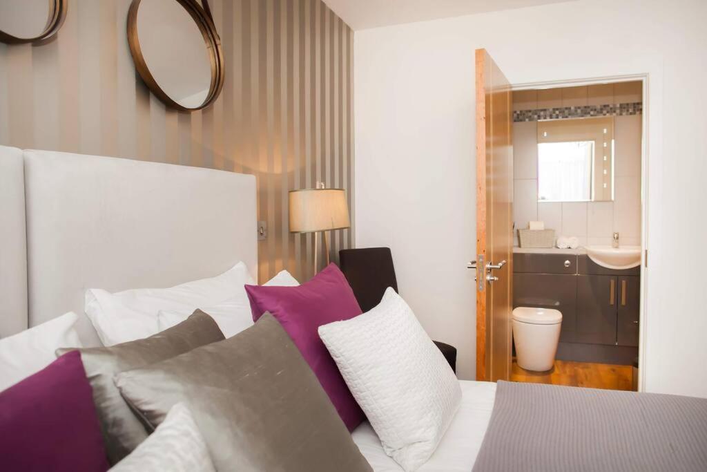 Stylish And Two Bedroom & Two Bathroom With Free Parking Apartment