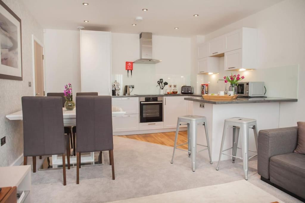 Stylish And Two Bedroom & Two Bathroom With Free Parking * Bath