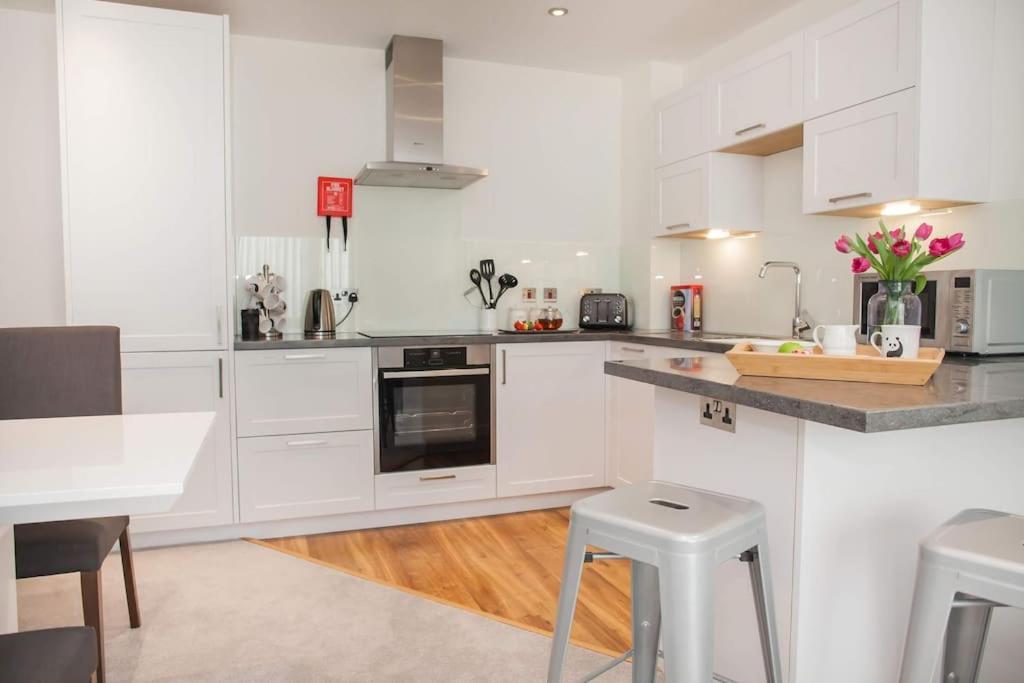 Apartment Stylish And Two Bedroom & Two Bathroom With Free Parking *