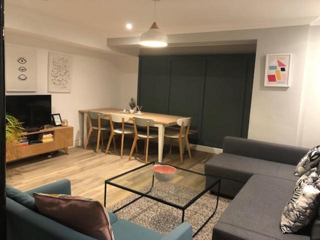 Ceres Newly Refurbished 3 Bedroom In Heart Of Apartment Bath