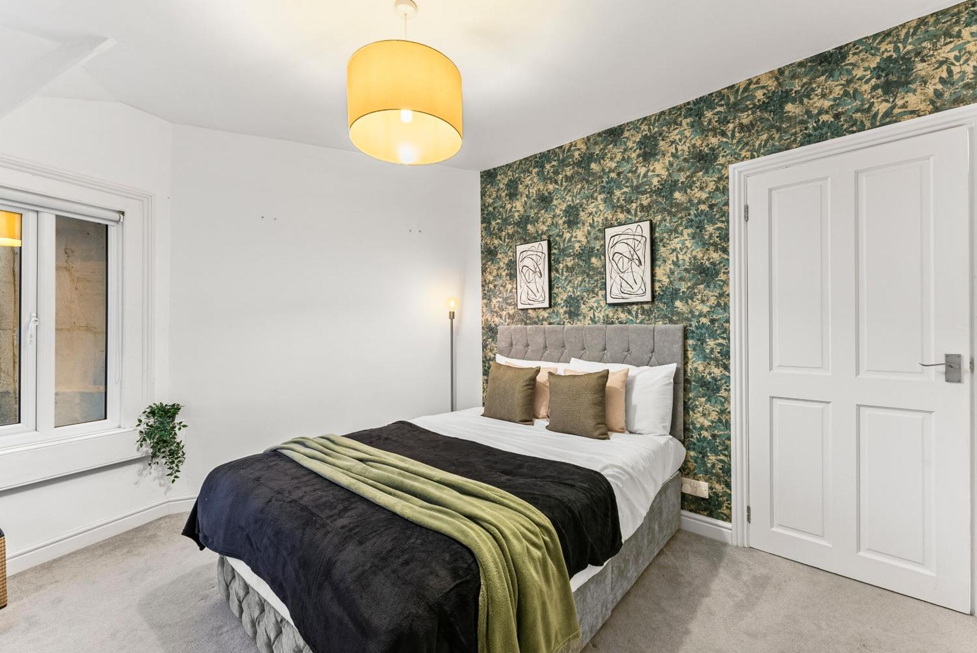 Lovely 2 Bed In - Parking Bath