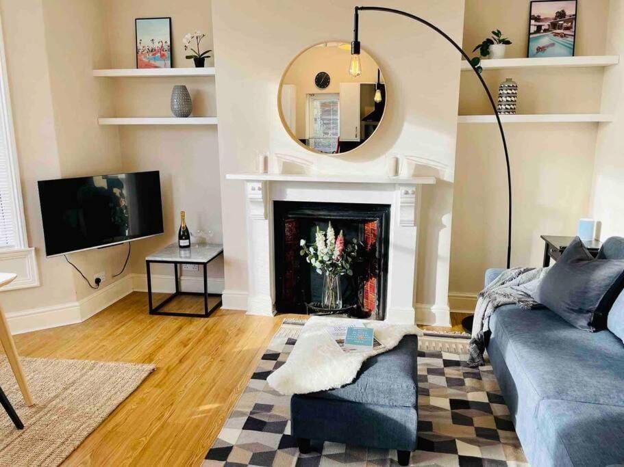 Bright, Spacious With Off-road Parking Bath