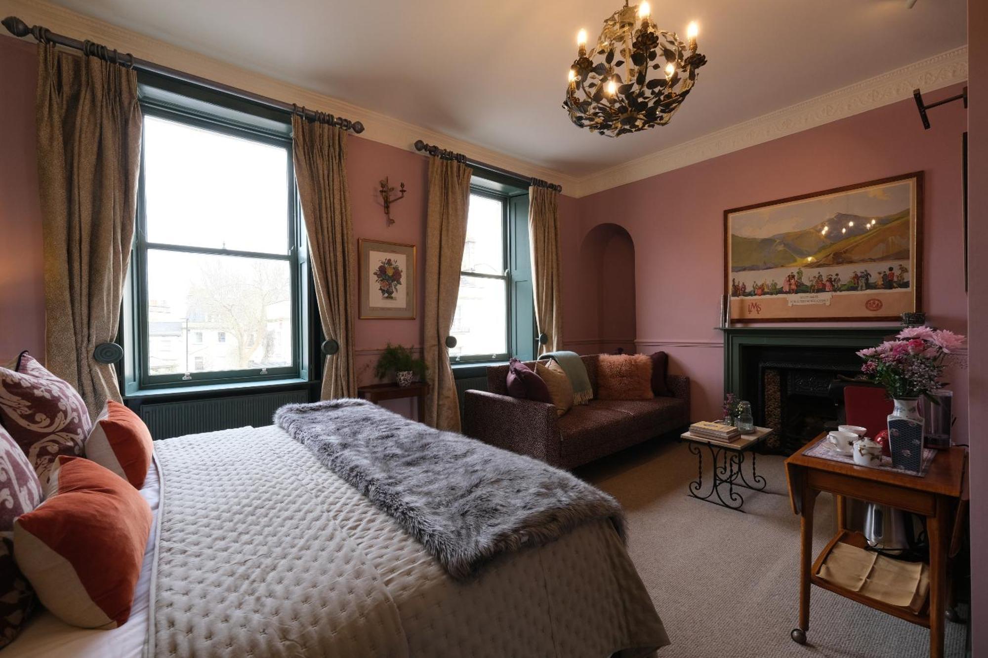 Guest house Hill House 4*
