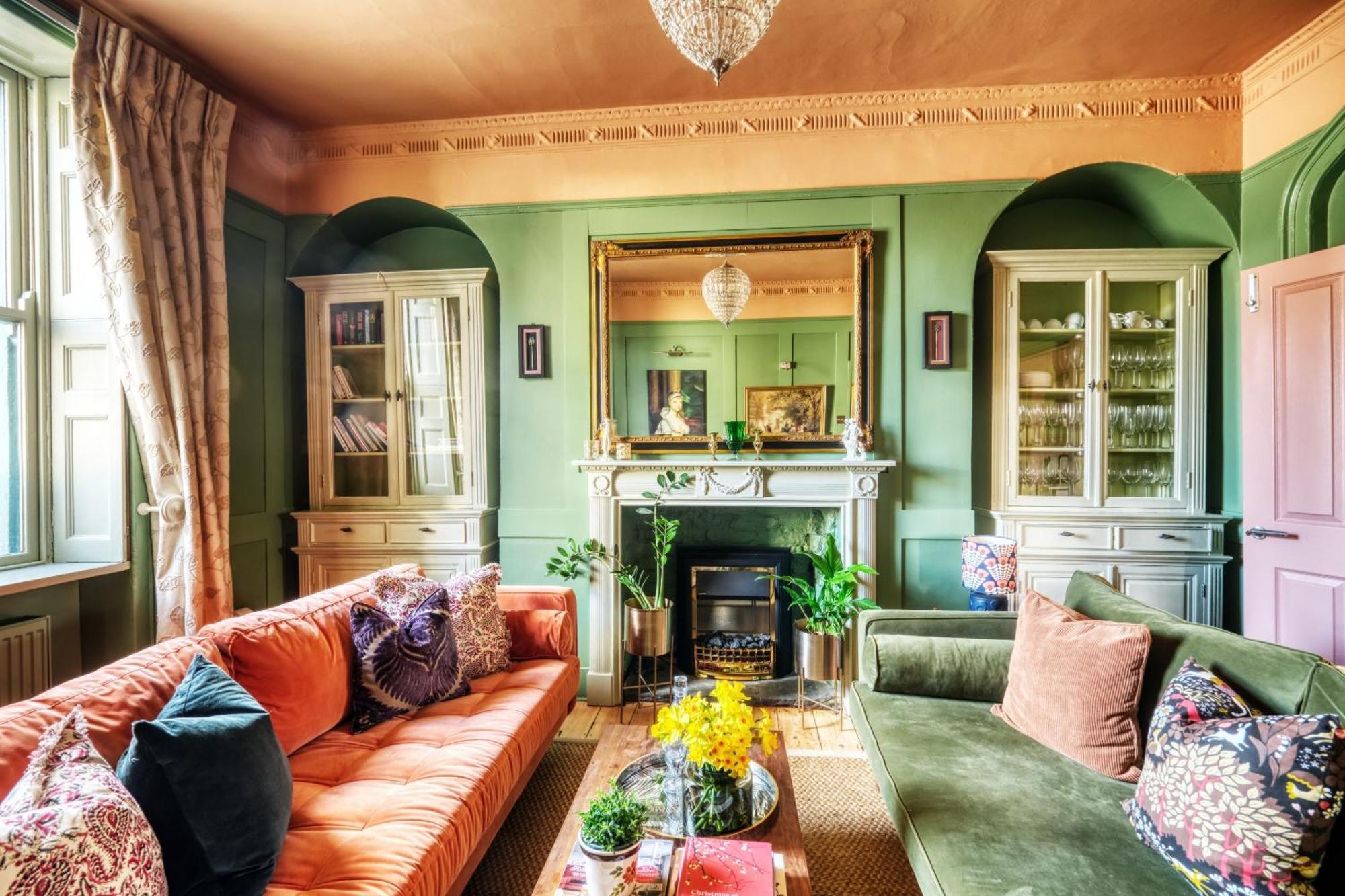 Guest house Hill House 4*