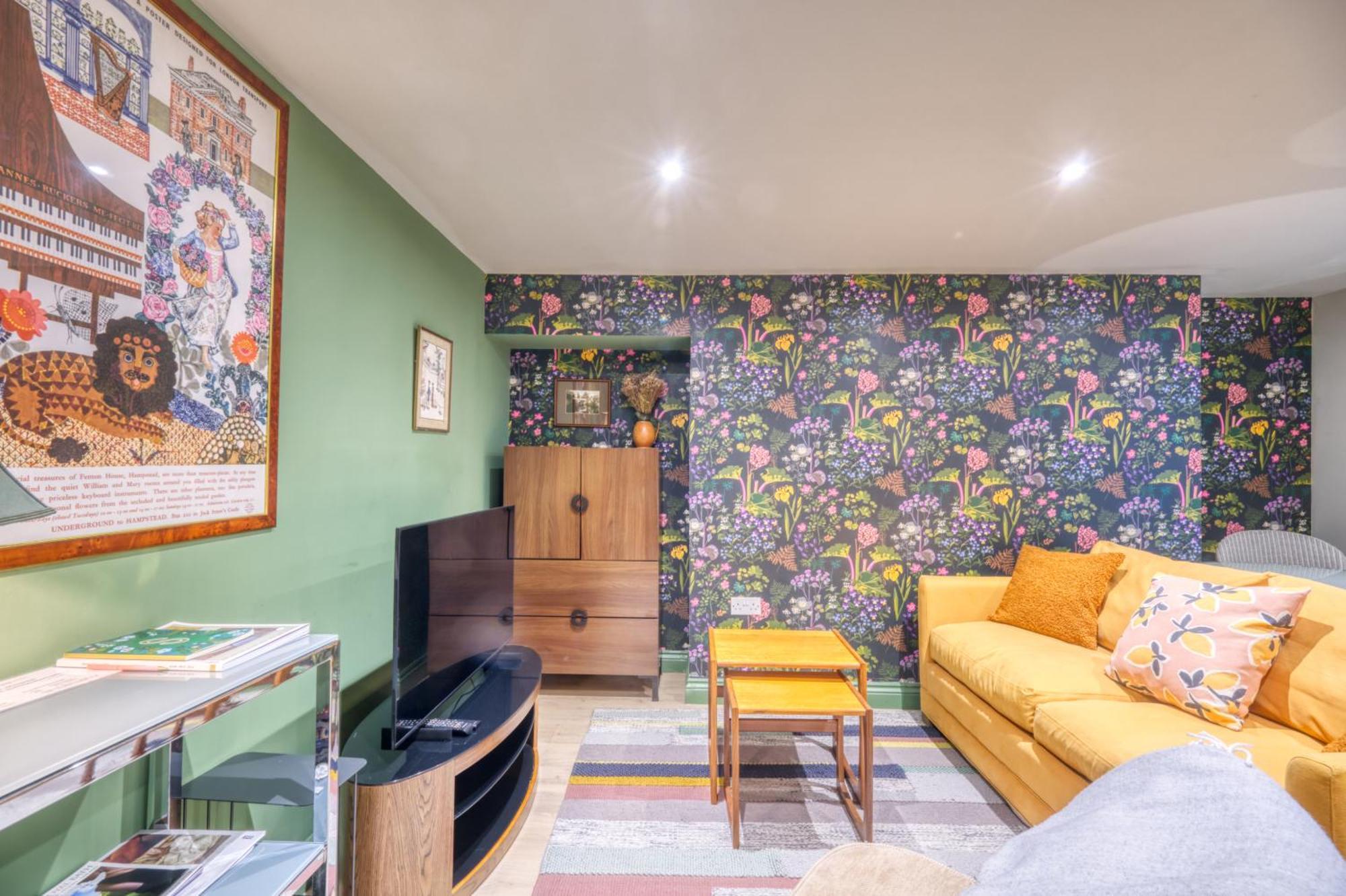 Hill House 4*