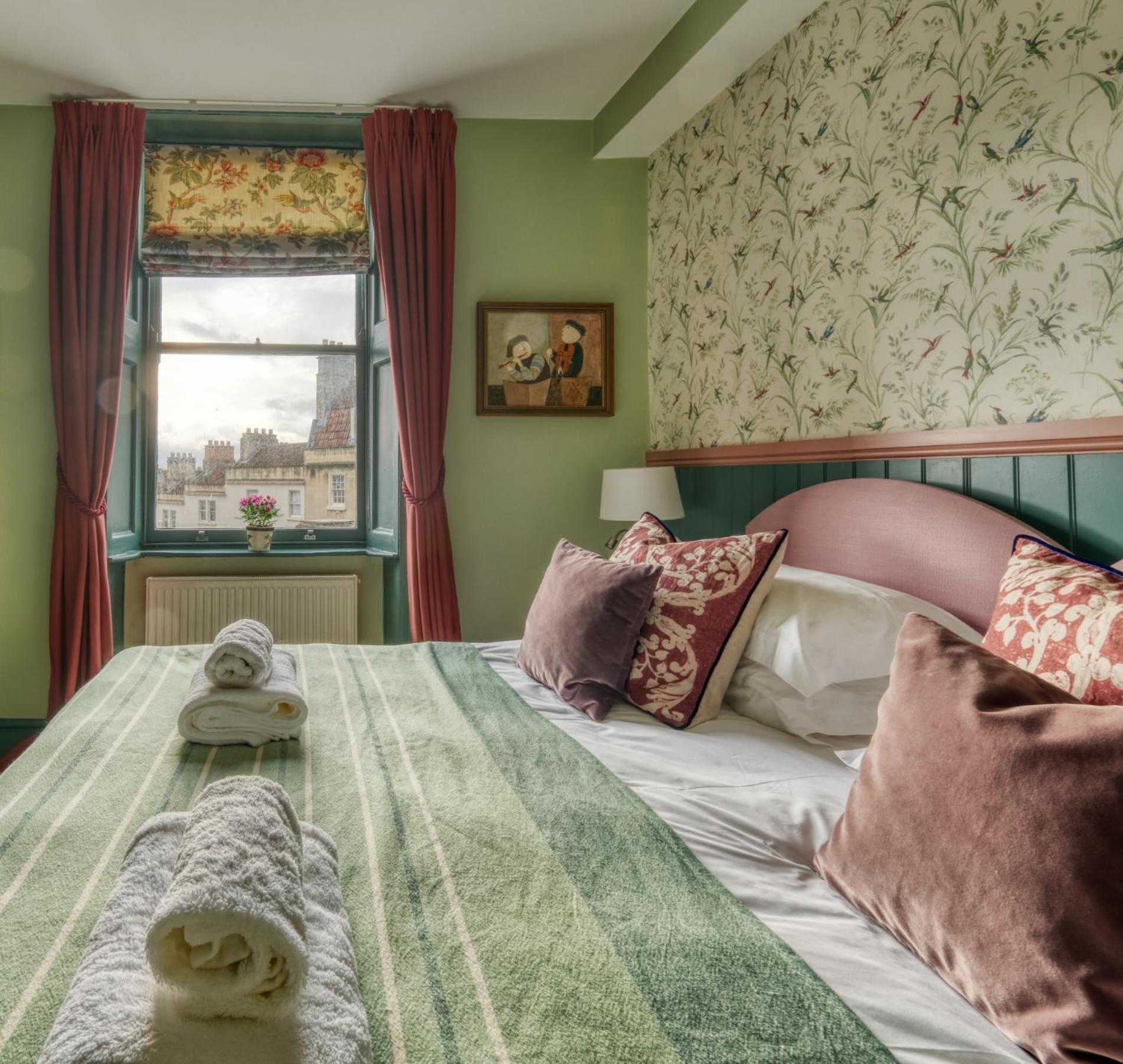 Hill House 4*