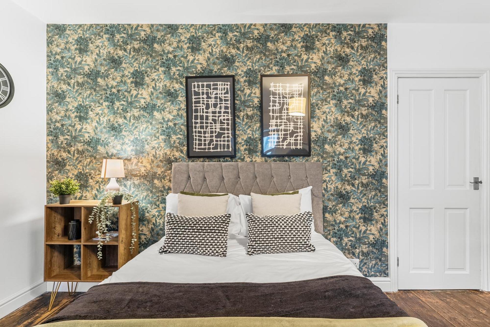 Lovely 2 Bed In - Parking Holiday home Bath