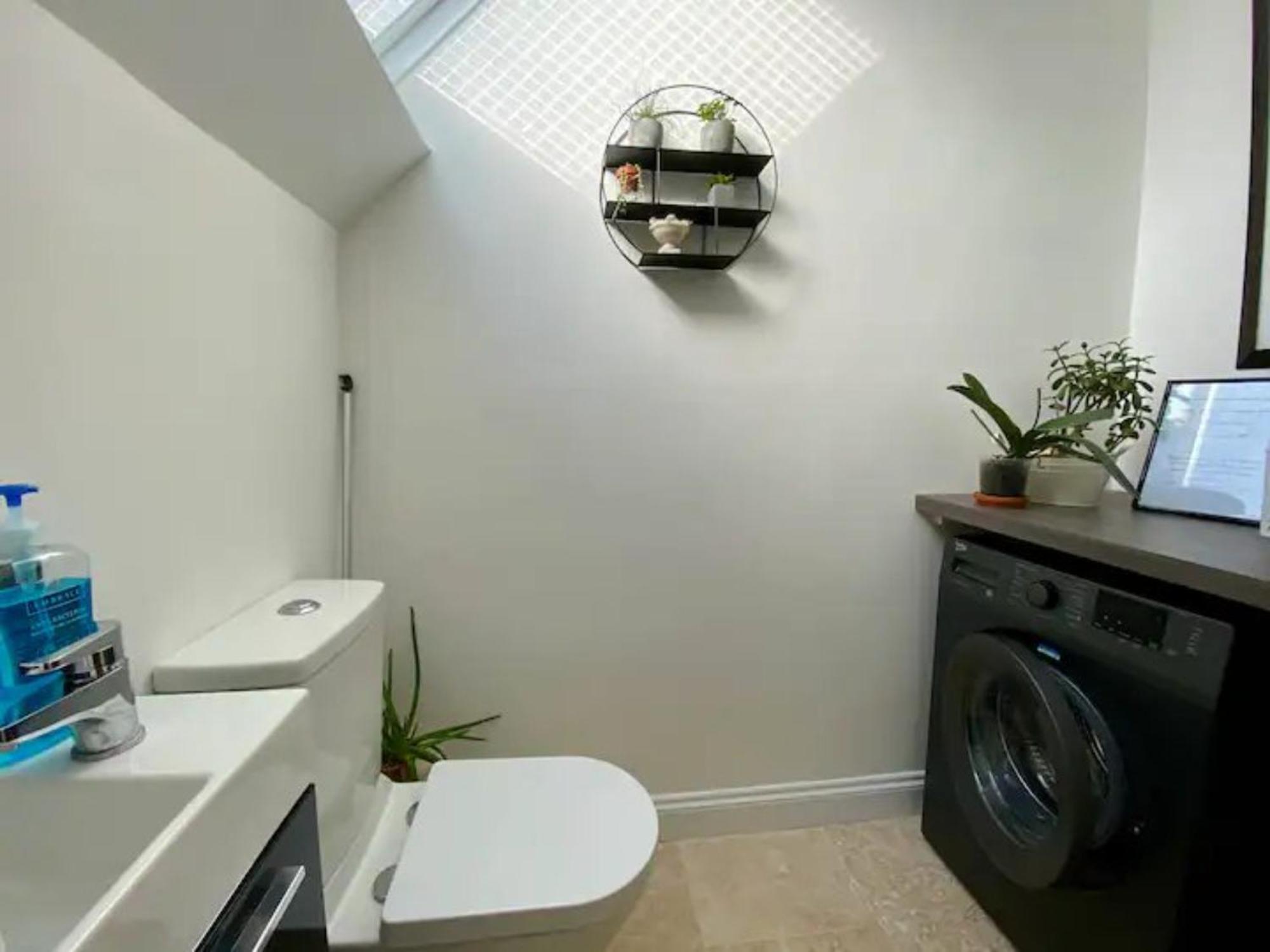 Pass The Keys Delightful Sydney Gardens Private Parking Holiday home *