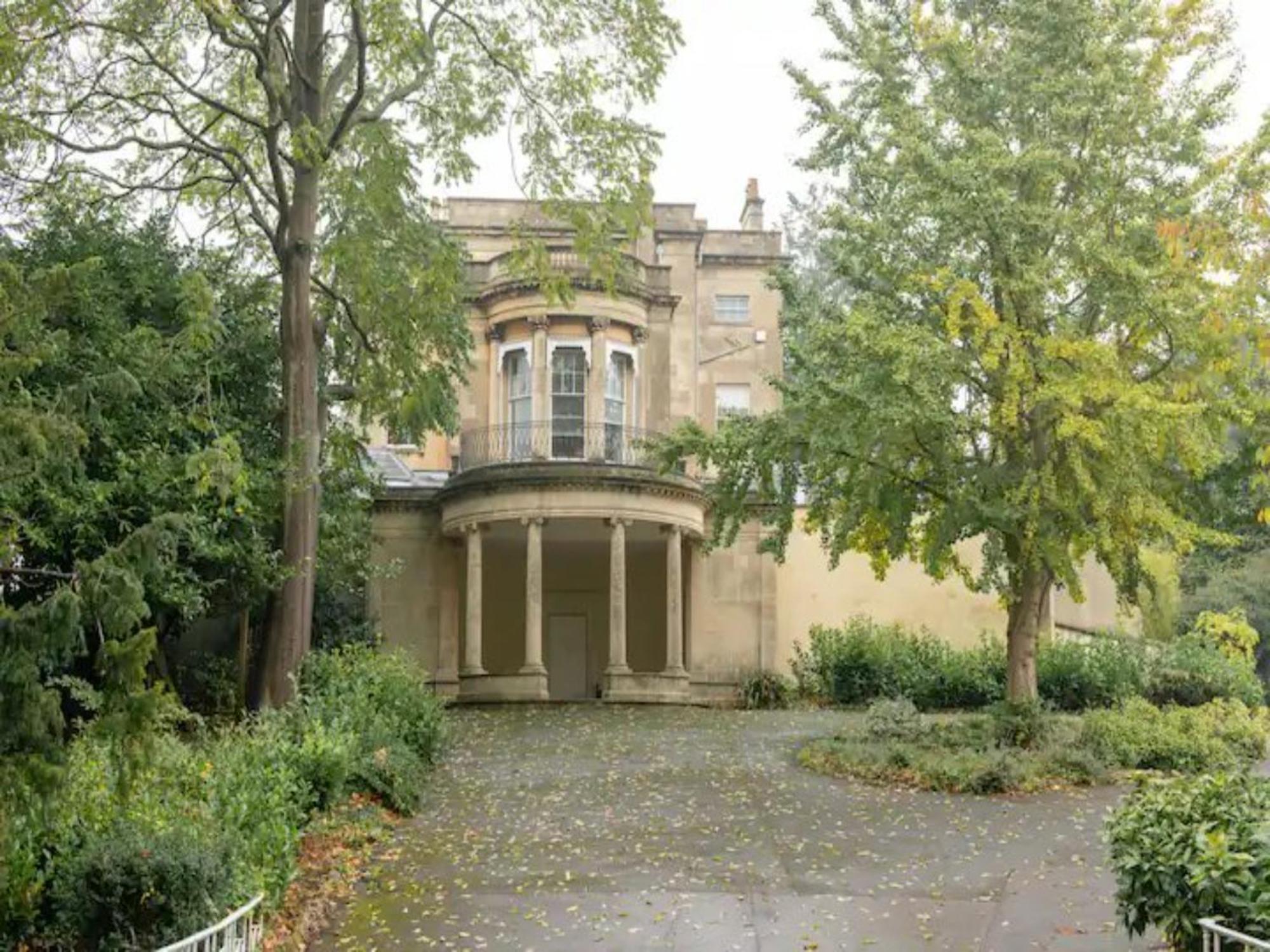 Pass The Keys Delightful Sydney Gardens Private Parking Holiday home