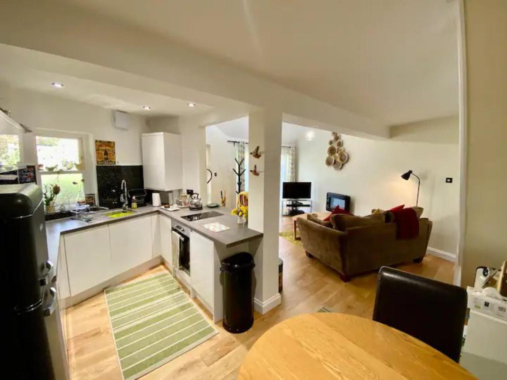 Pass The Keys Delightful Sydney Gardens Private Parking Holiday home
