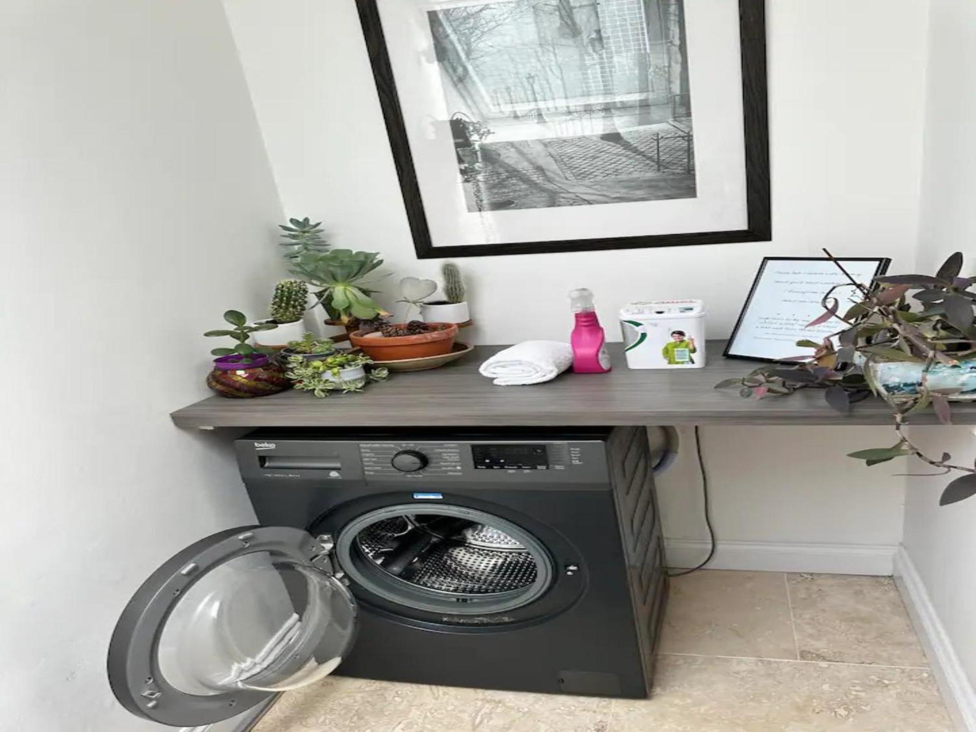 Pass The Keys Delightful Sydney Gardens Private Parking Holiday home *
