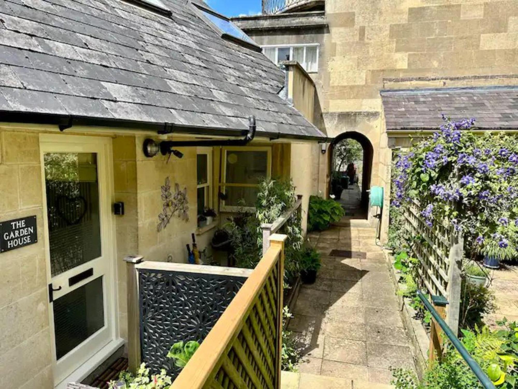 Holiday home Pass The Keys Delightful Sydney Gardens Private Parking *