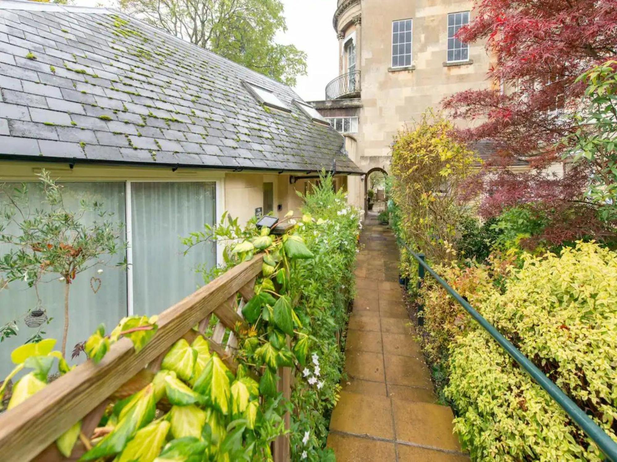 Pass The Keys Delightful Sydney Gardens Private Parking Holiday home
