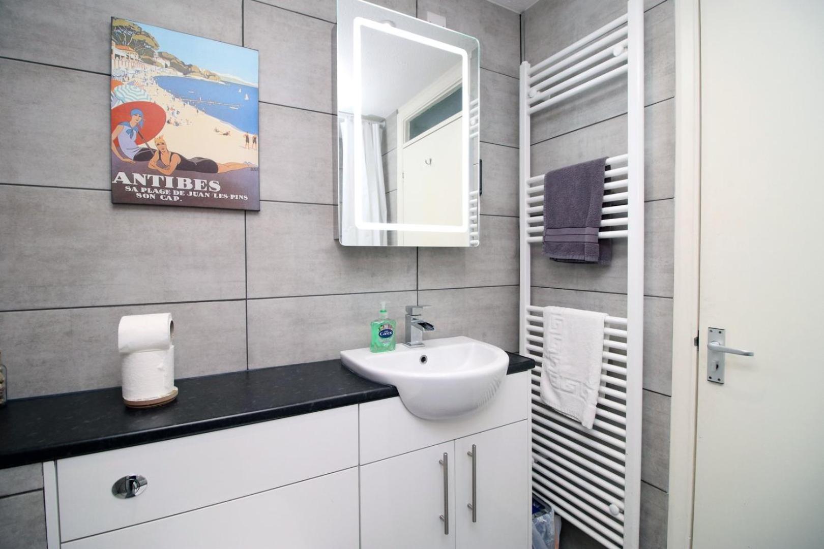Cohost Partners- Free Parking Close To Town Bath