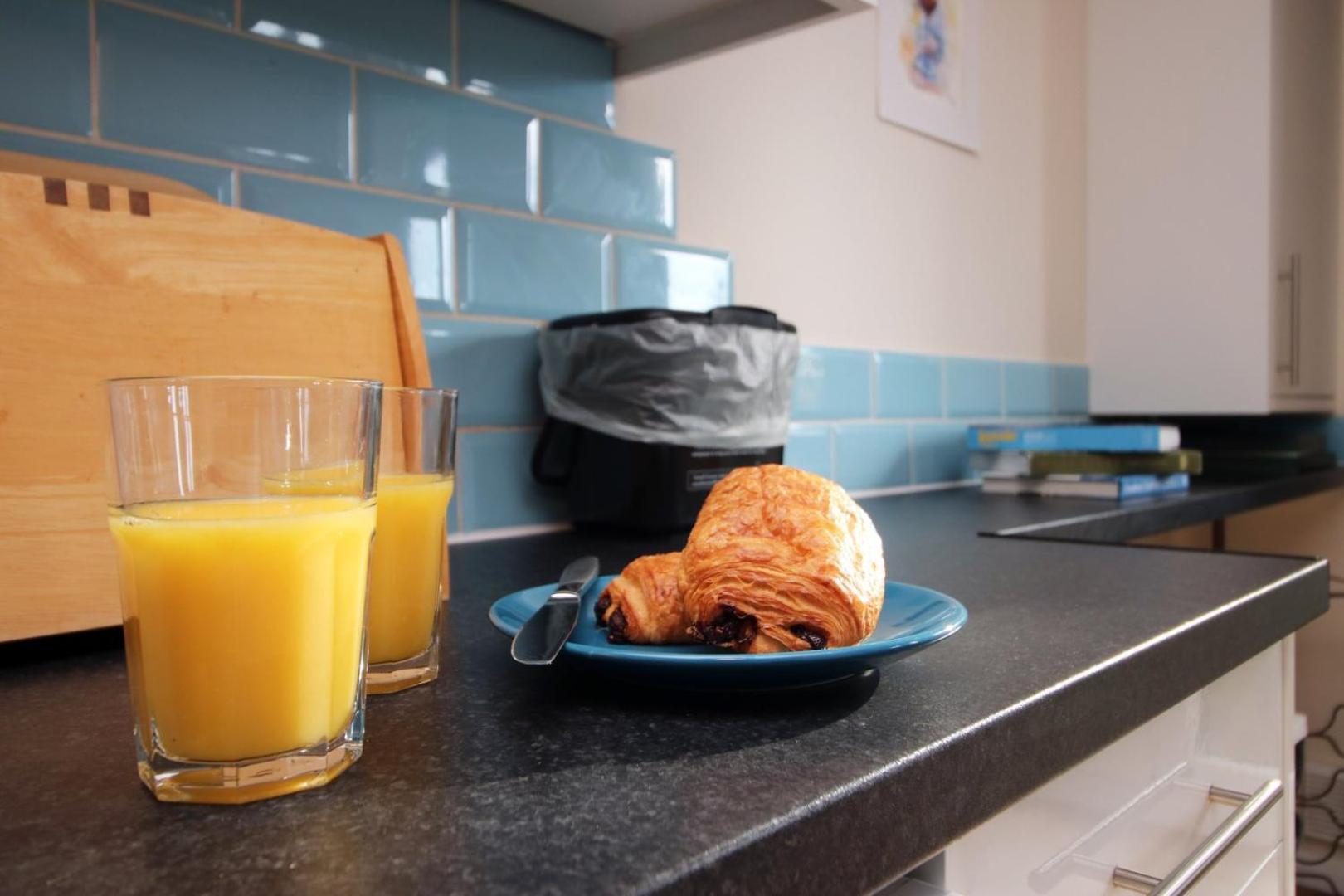 Cohost Partners- Free Parking Close To Town Apartment Bath