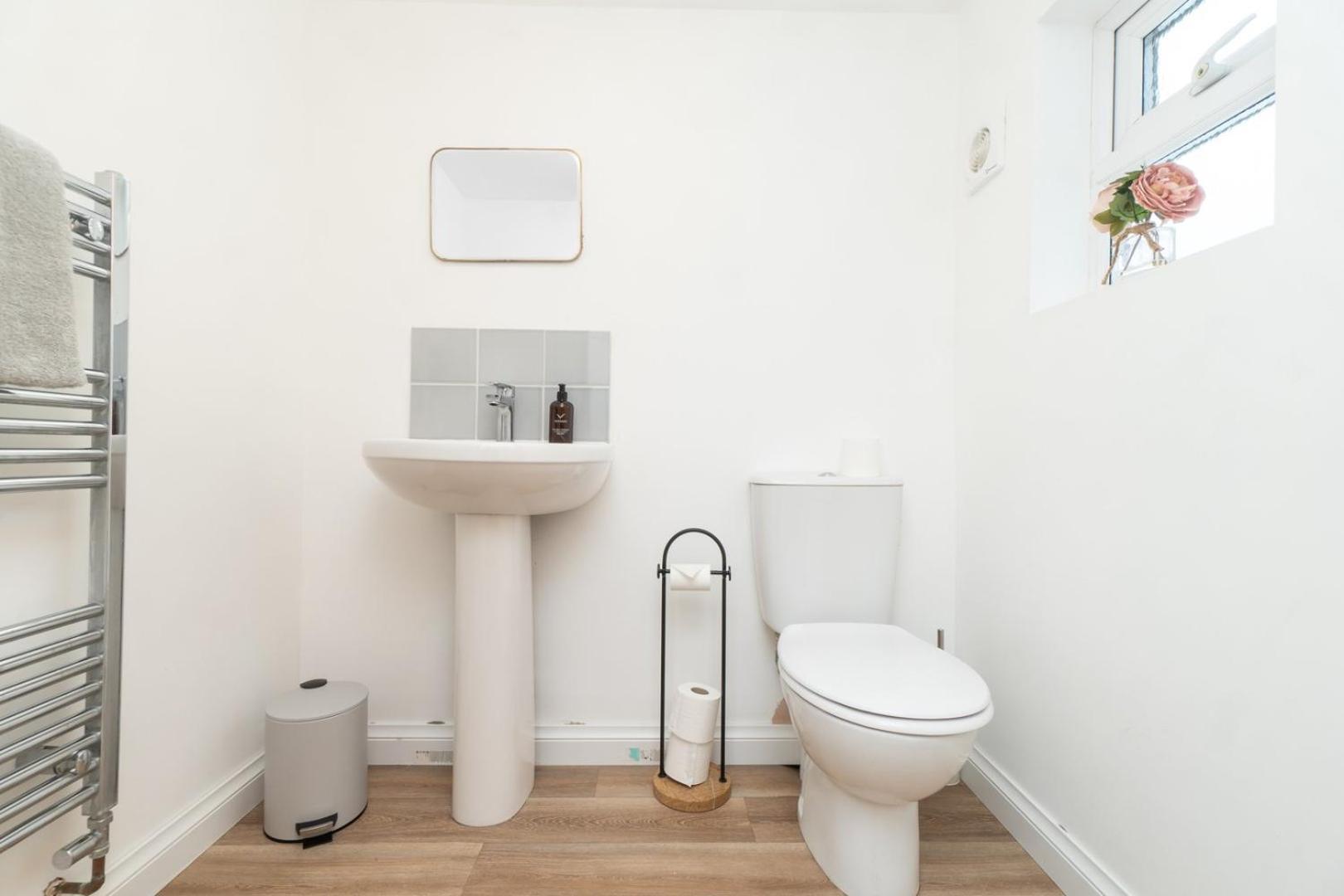 Guest house Wifi | Parking | Near Major Attractions Bath