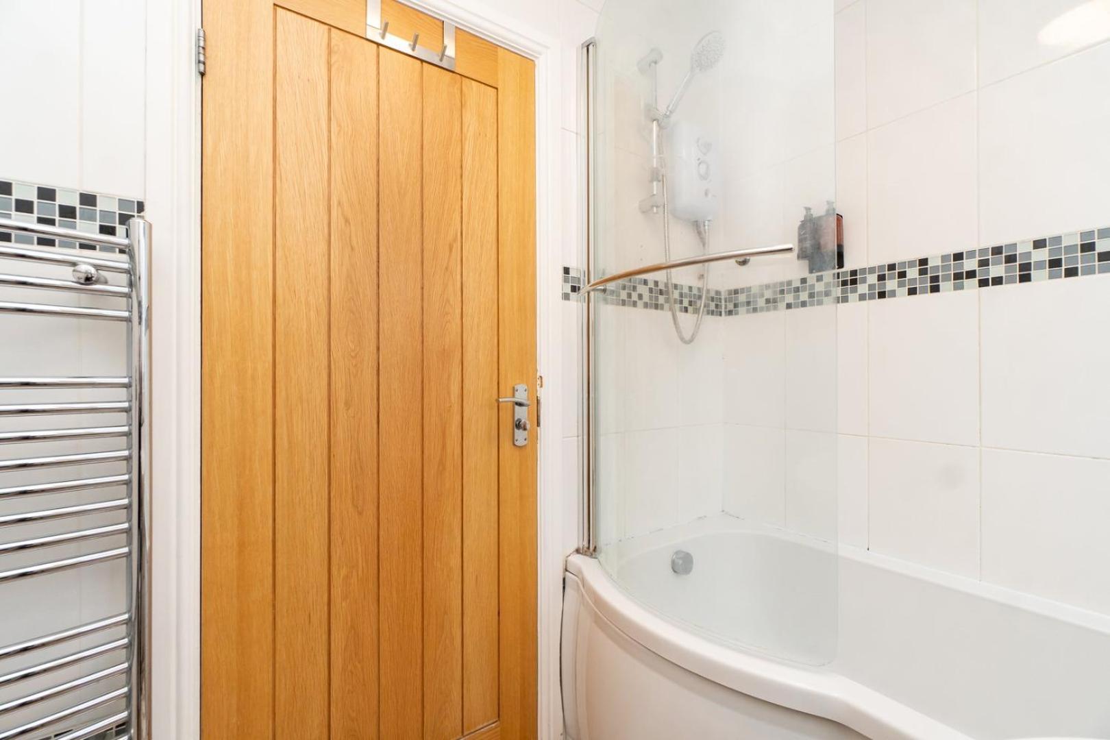 Guest house Wifi | Parking | Near Major Attractions *