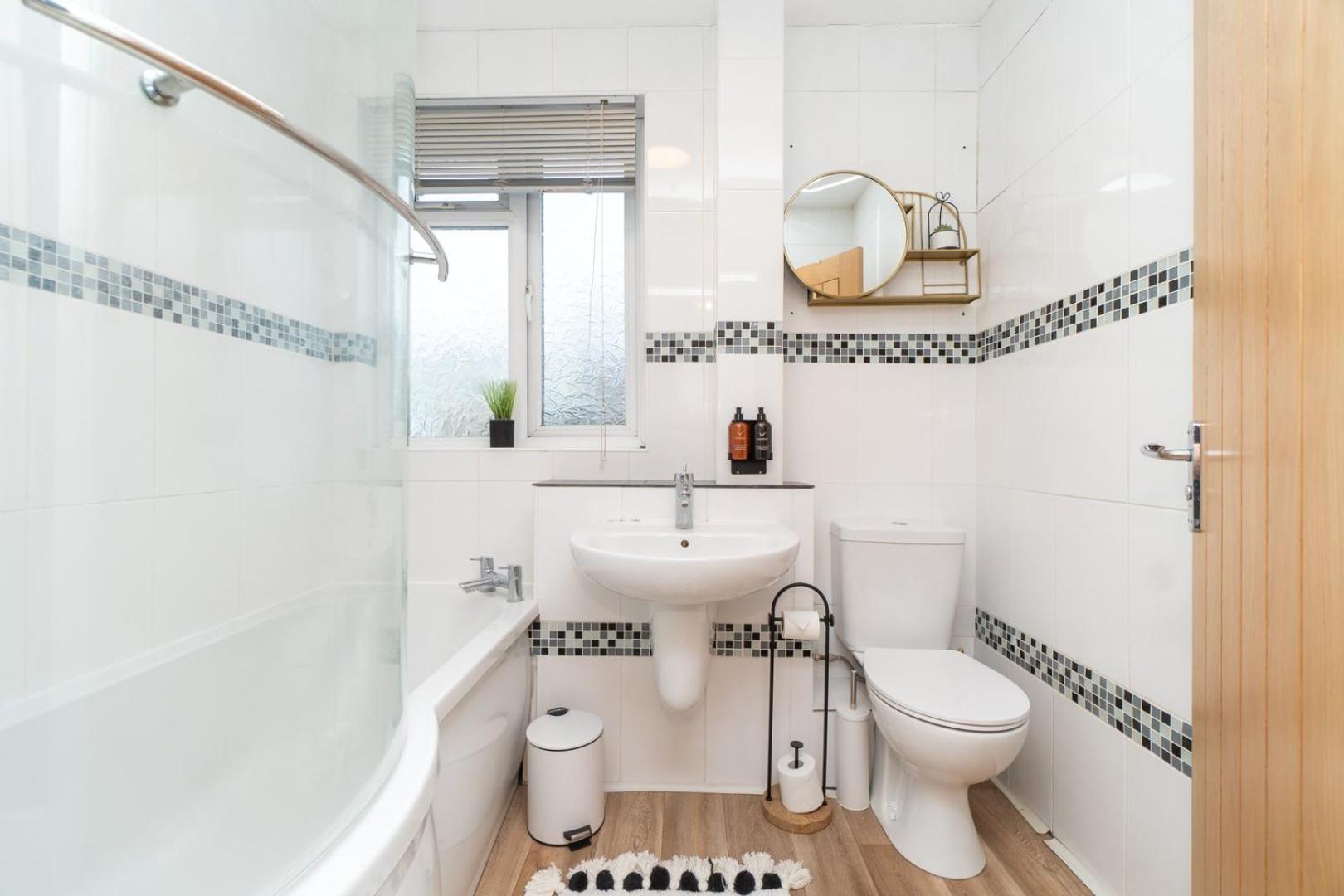Wifi | Parking | Near Major Attractions * Bath