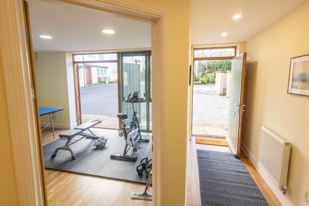 The Wellness Lodge- Gym, Table Tennis, Cinema, Parking And More! Holiday home