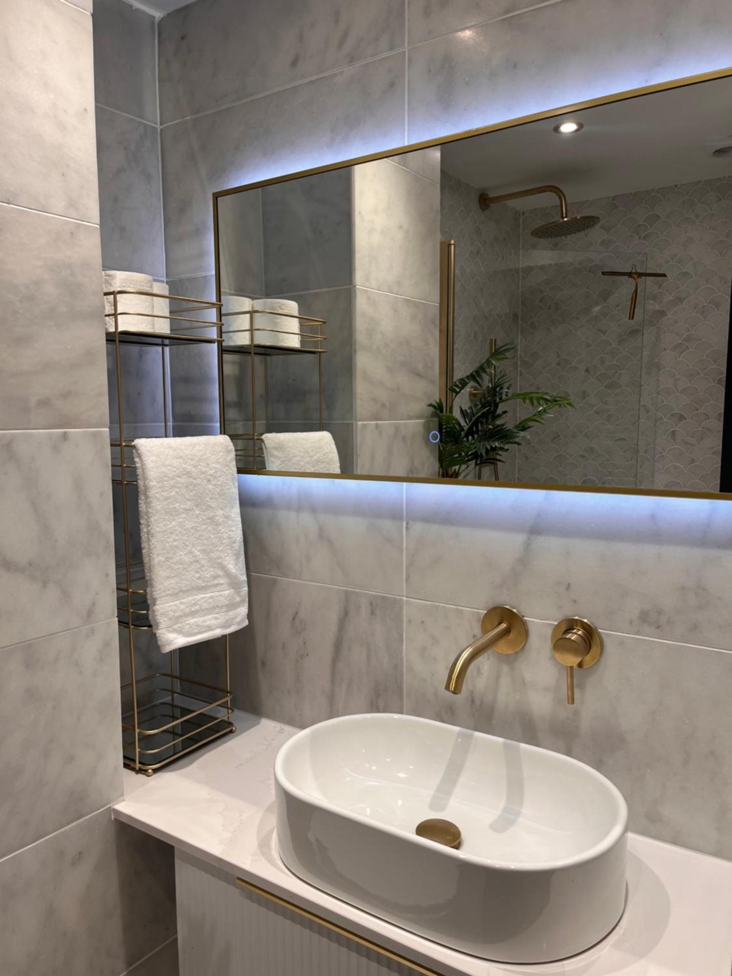 Gem Apartment Bath