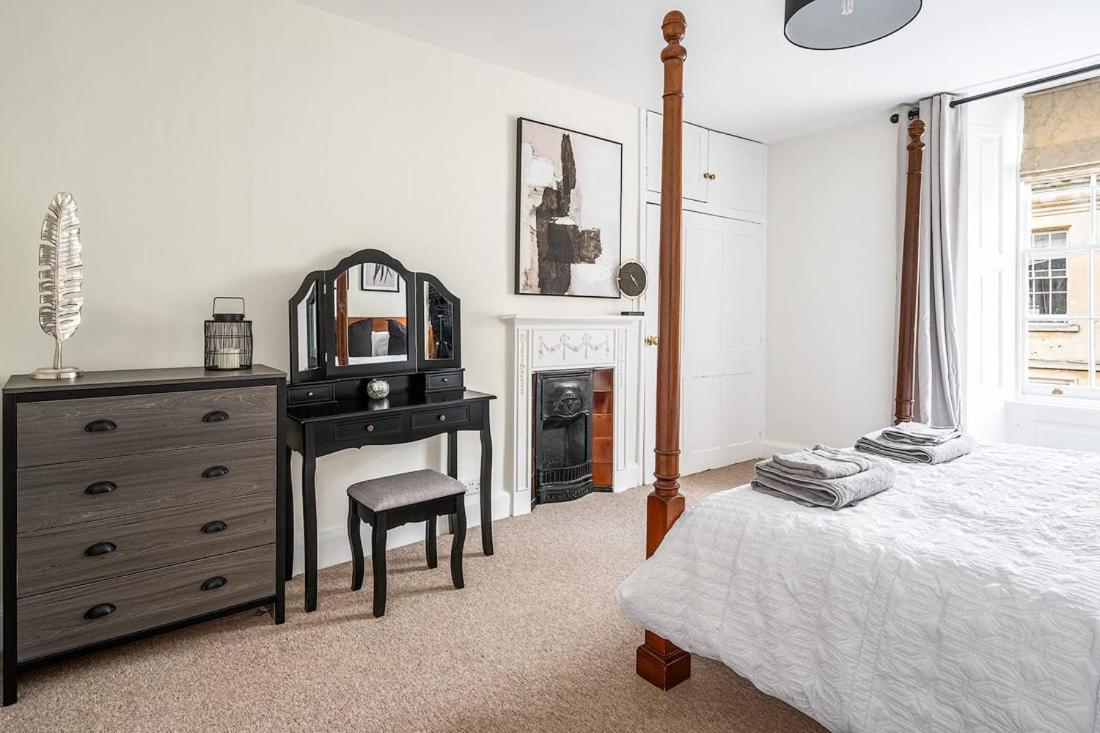 Apartment Stunning 3 Bedroom Period Centre Bath
