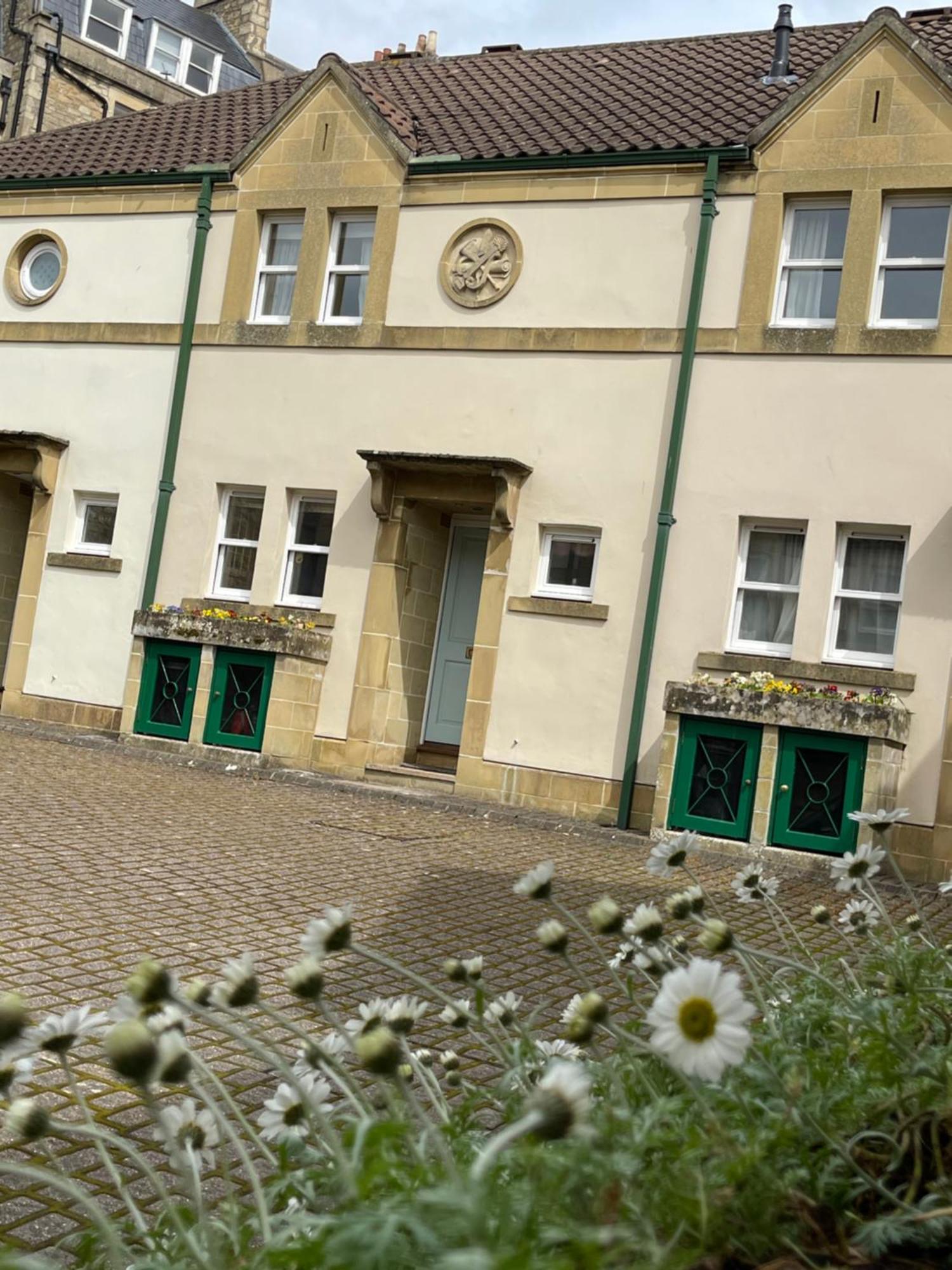 Circus Mews Townhouse:2 Beds:2 En-suite Baths:parking:city Centre:quiet Area Holiday home