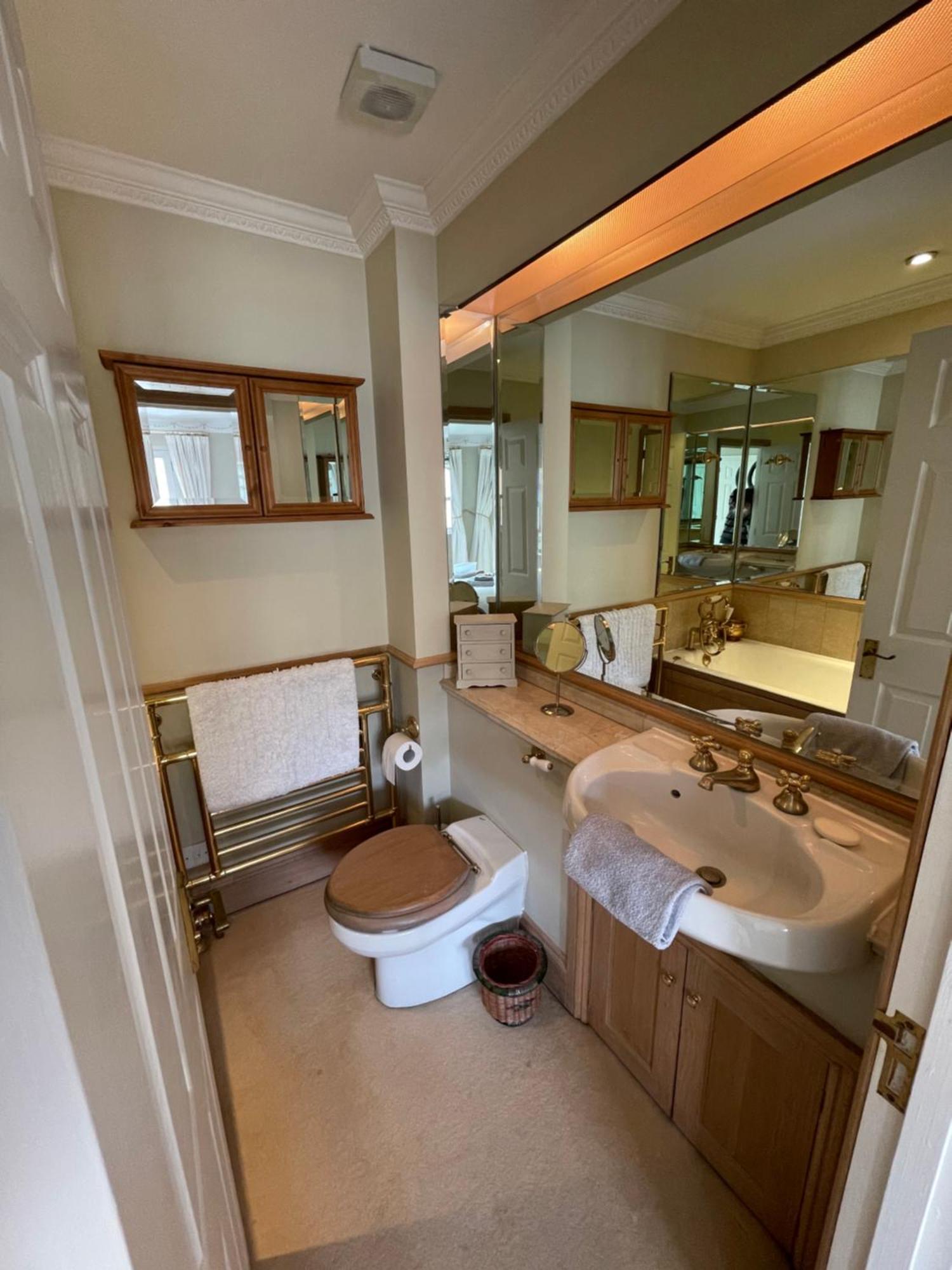 Circus Mews Townhouse:2 Beds:2 En-suite Baths:parking:city Centre:quiet Area Bath