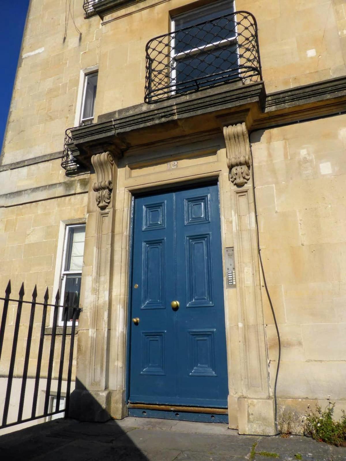 Plant Yourself In The Very Centre Of - Free Parking * Bath