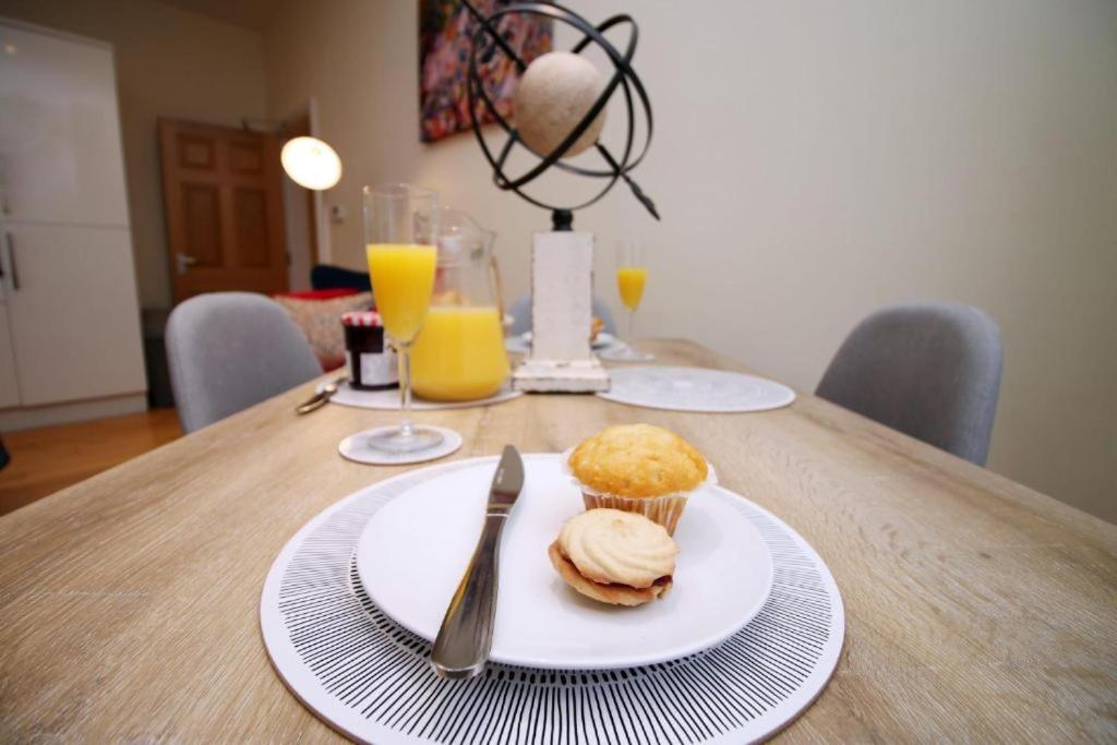 Beautiful 2 Bedroom In * Bath