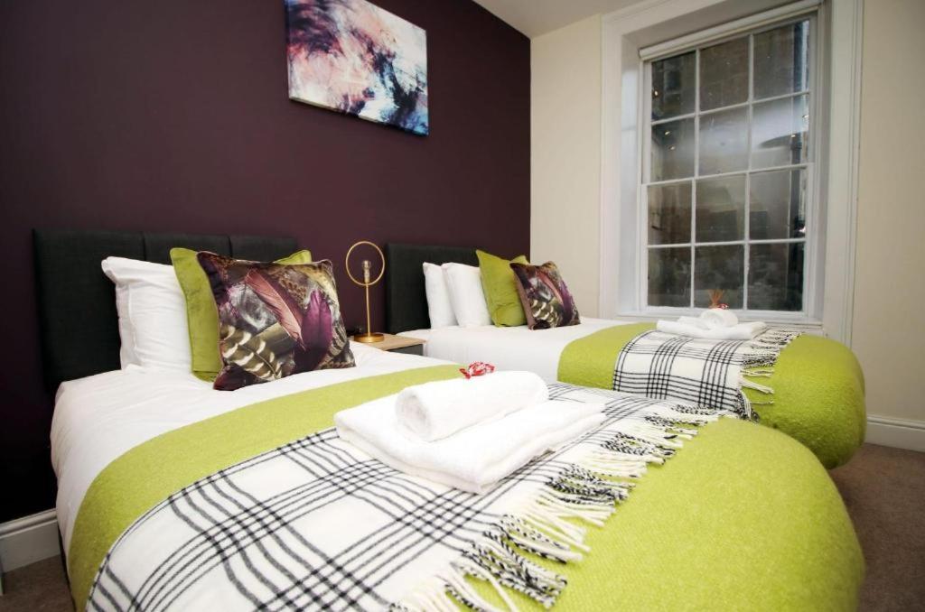 Beautiful 2 Bedroom In * Bath