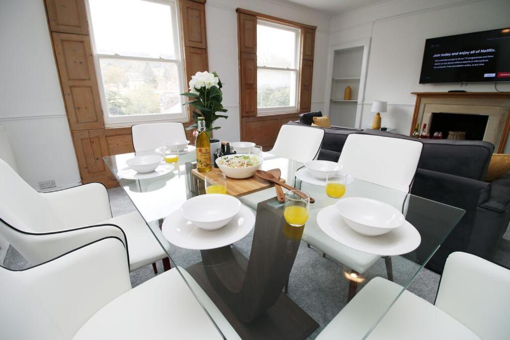 Spacious Georgian 3bedroom Apartment, 5 Mins From Abbey Apartment
