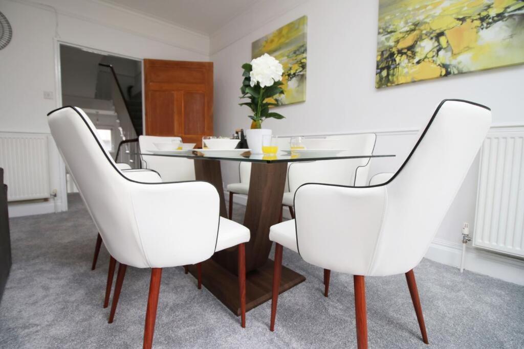 Spacious Georgian 3bedroom Apartment, 5 Mins From Abbey