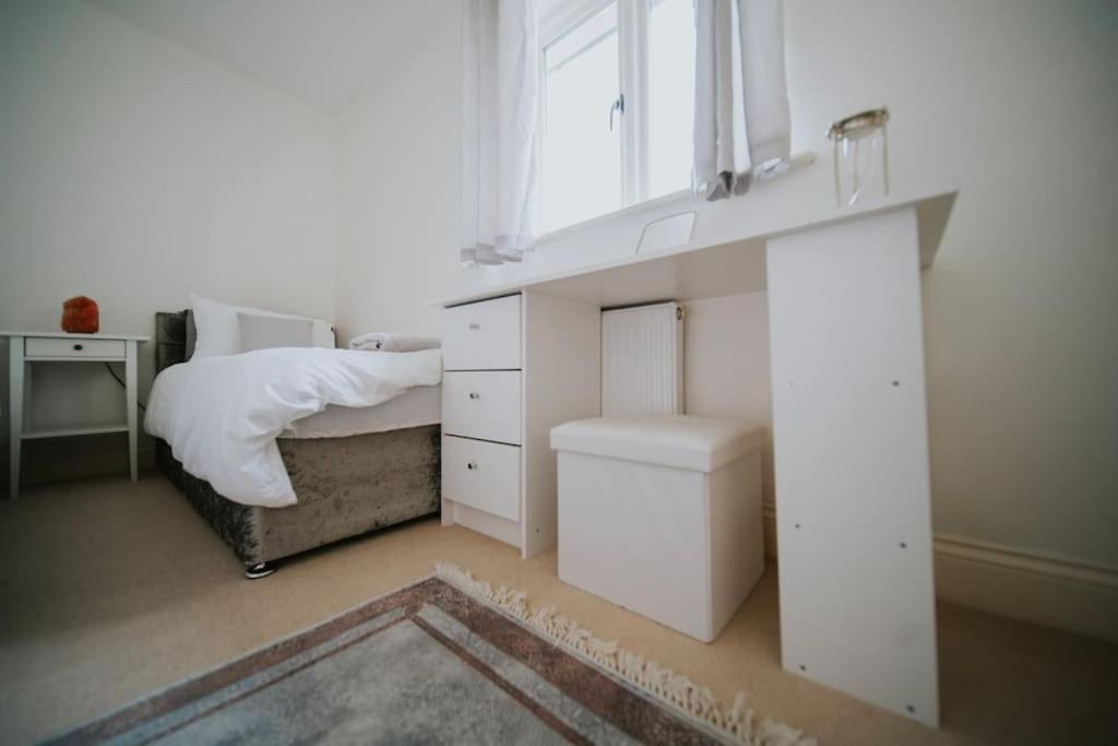 Holiday home Linen Cottage- Parking, Leds, 4k Tvs, 5g Wifi And More!