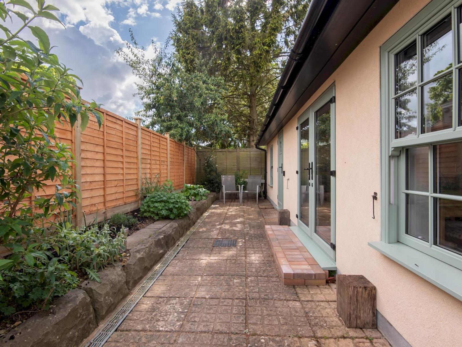 Pass The Keys Charming Garden With Parking * Bath